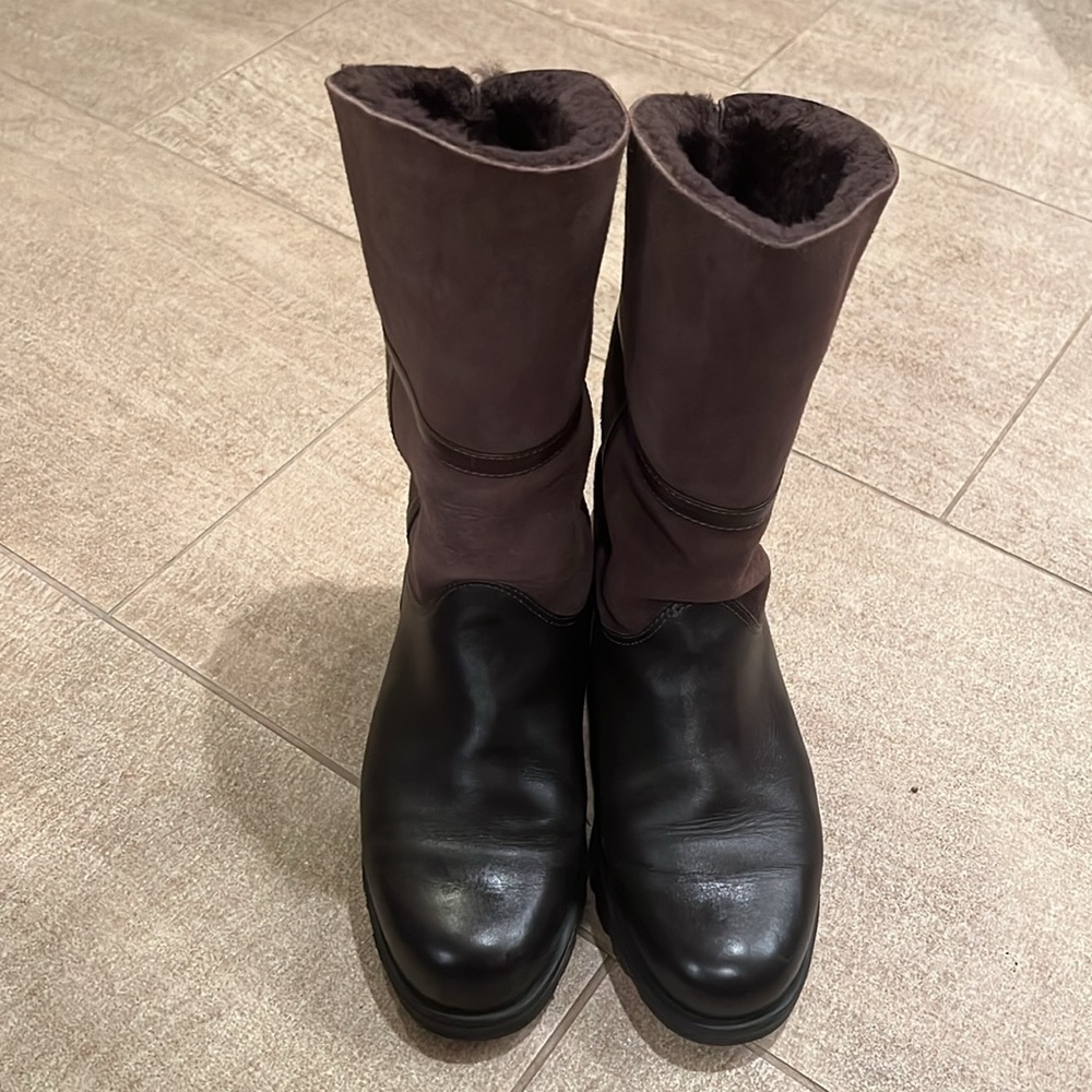 La Canadienne Shearling-Lined Suede Boots Size 7.5